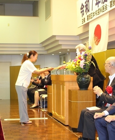 保護者代表者表彰状授与写真