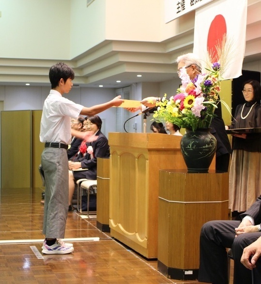学校代表者表彰状授与写真