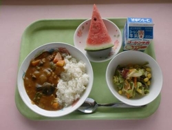 小学校の給食写真1