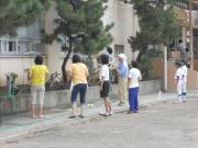 常盤中学校　学校、家庭、地域の力で窓掃除の写真