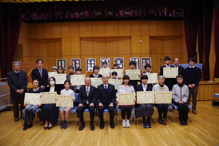 令和7年11月25日表彰式絵画の部全体写真