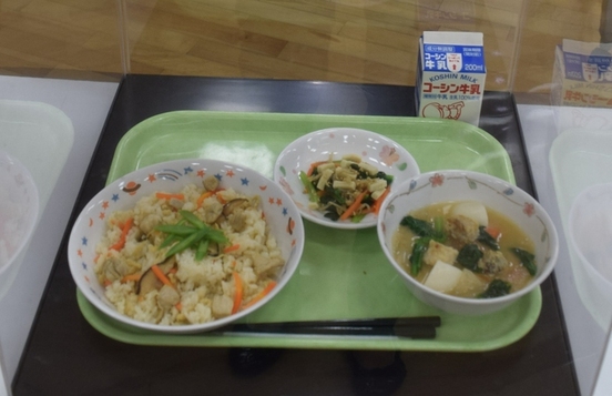 中学校の給食実物展示