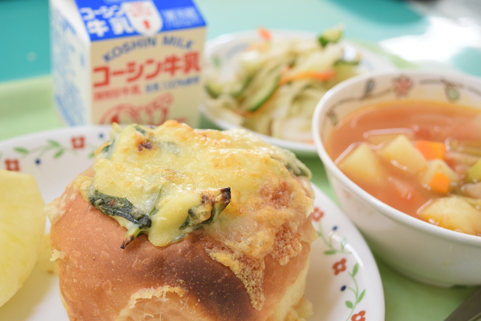小松菜グラタンパン