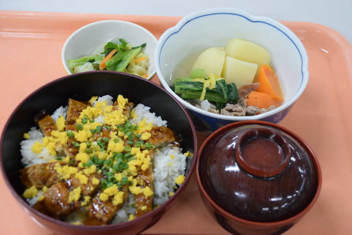 さんまのひつぶし丼・塩肉じゃが