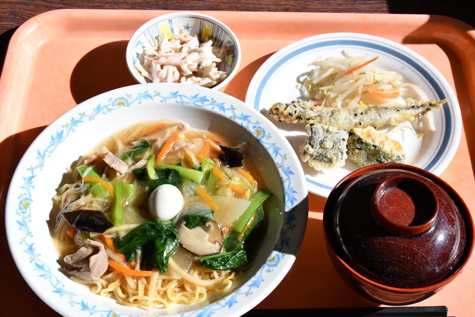 小松菜あんかけ焼きそば・ししゃもの胡麻揚げ