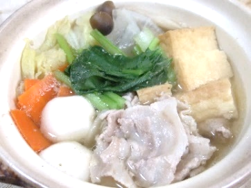写真は「鶏肉と野菜の塩ちゃんこ煮」