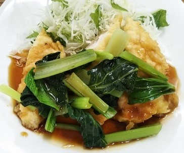写真は「白身魚の衣揚げ小松菜あん」