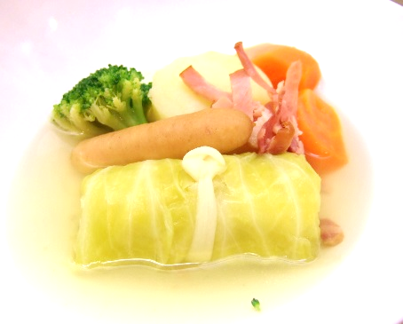 写真は「ロールキャベツポトフ風」