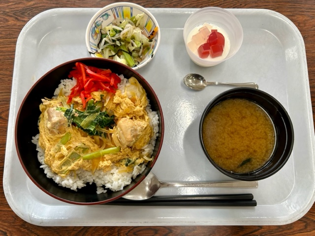 親子丼　磯香梅和え　