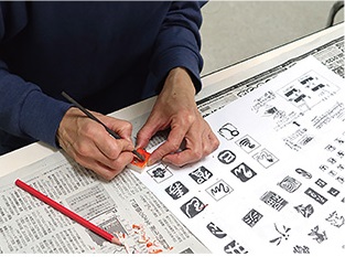 前回の「消しゴム印を作ろう！」の様子