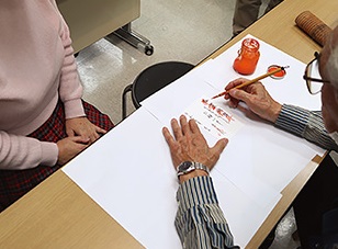 前回の「年賀状を書こう！」の様子