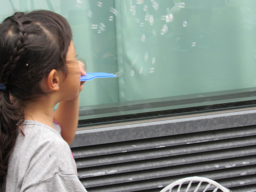 プラスチック段ボールでシャボン玉
