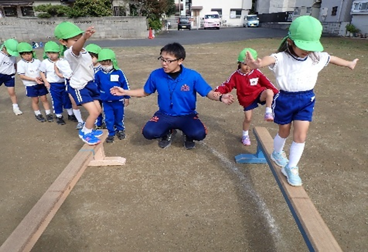 子供たちと馬