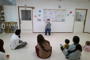 おはなし会の様子の写真